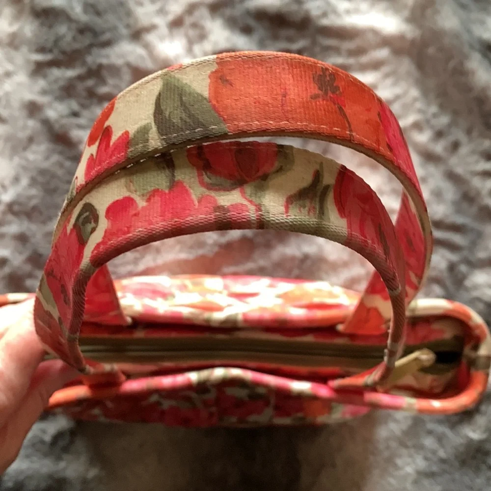 Harveys Betty Rose Large Tote - Picture 4 of 15